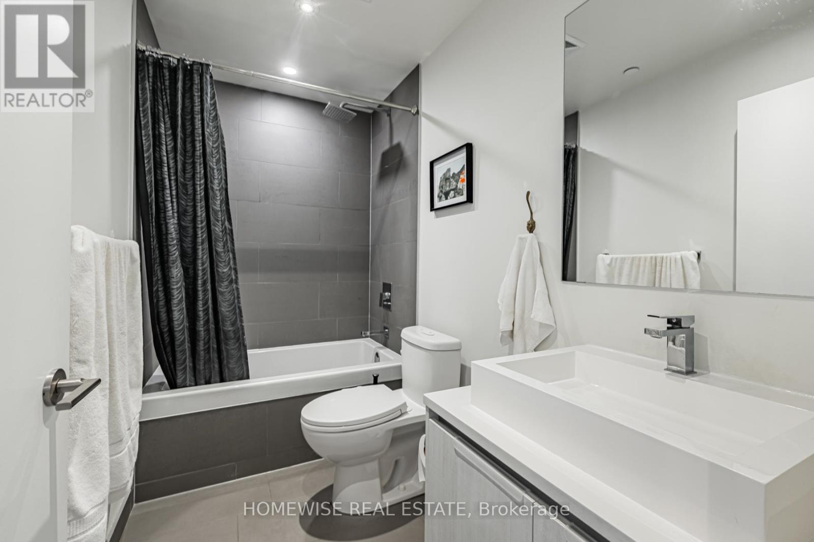 1009 - 111 Bathurst Street, Toronto, Ontario  M5V 2R1 - Photo 11 - C12795230