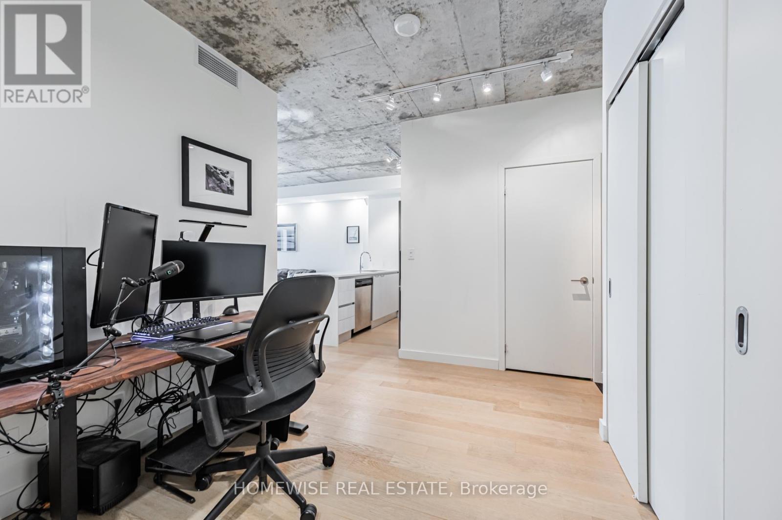 1009 - 111 Bathurst Street, Toronto, Ontario  M5V 2R1 - Photo 13 - C12795230