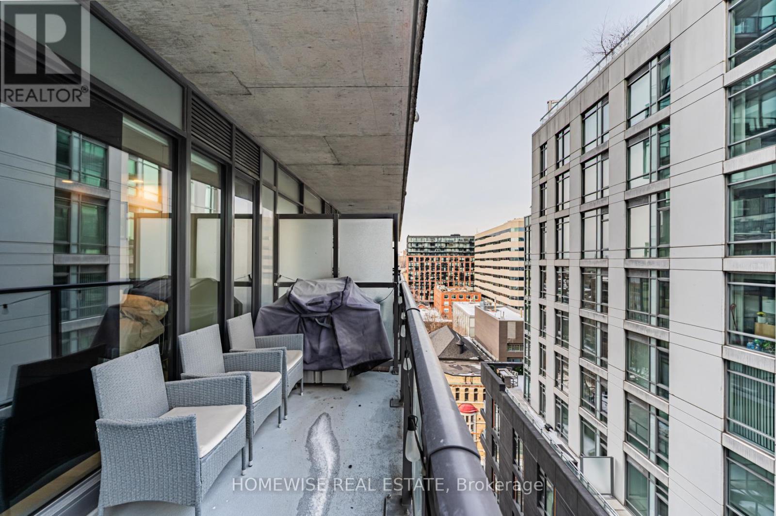 1009 - 111 Bathurst Street, Toronto, Ontario  M5V 2R1 - Photo 17 - C12795230