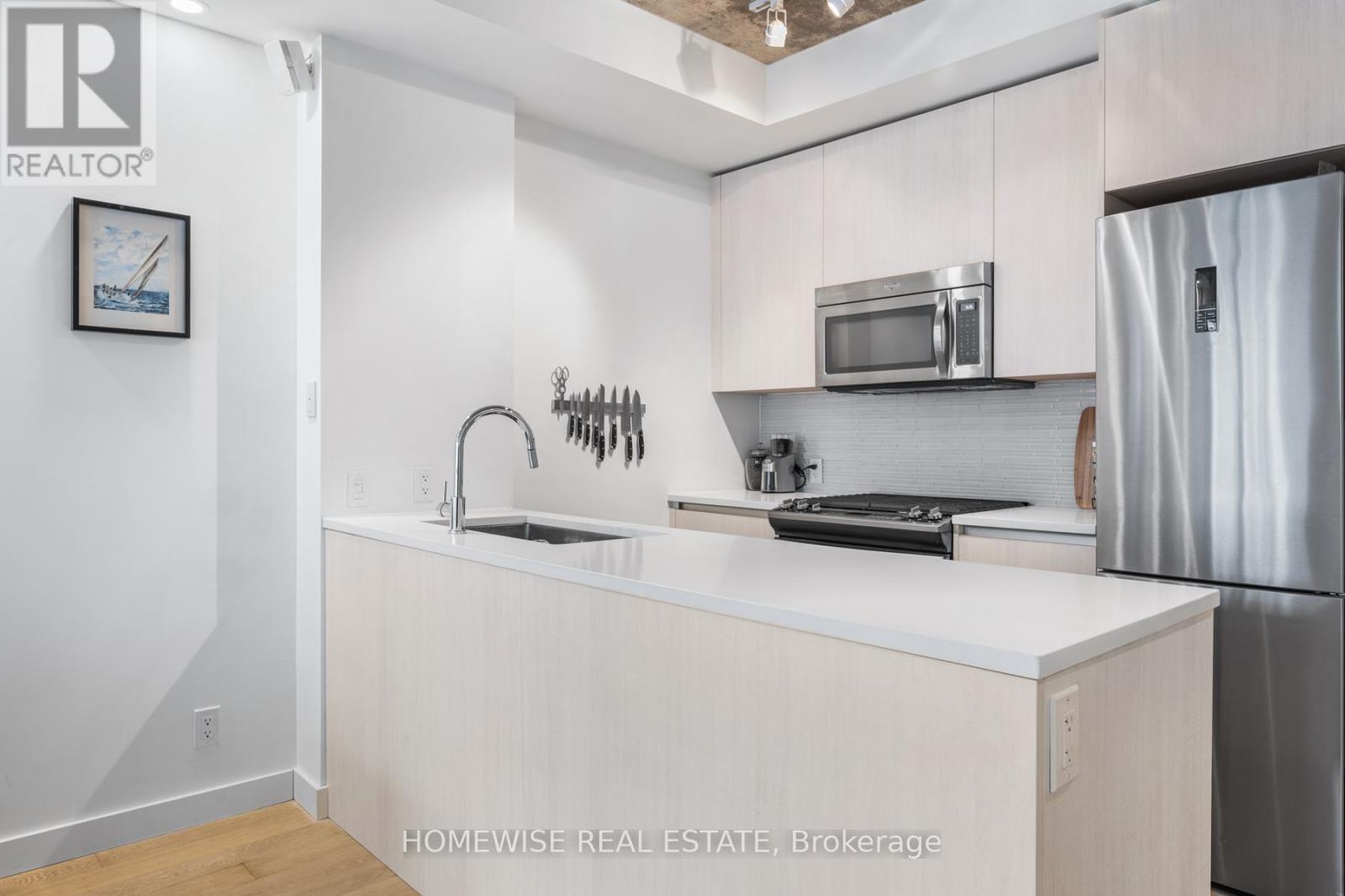 1009 - 111 Bathurst Street, Toronto, Ontario  M5V 2R1 - Photo 2 - C12795230