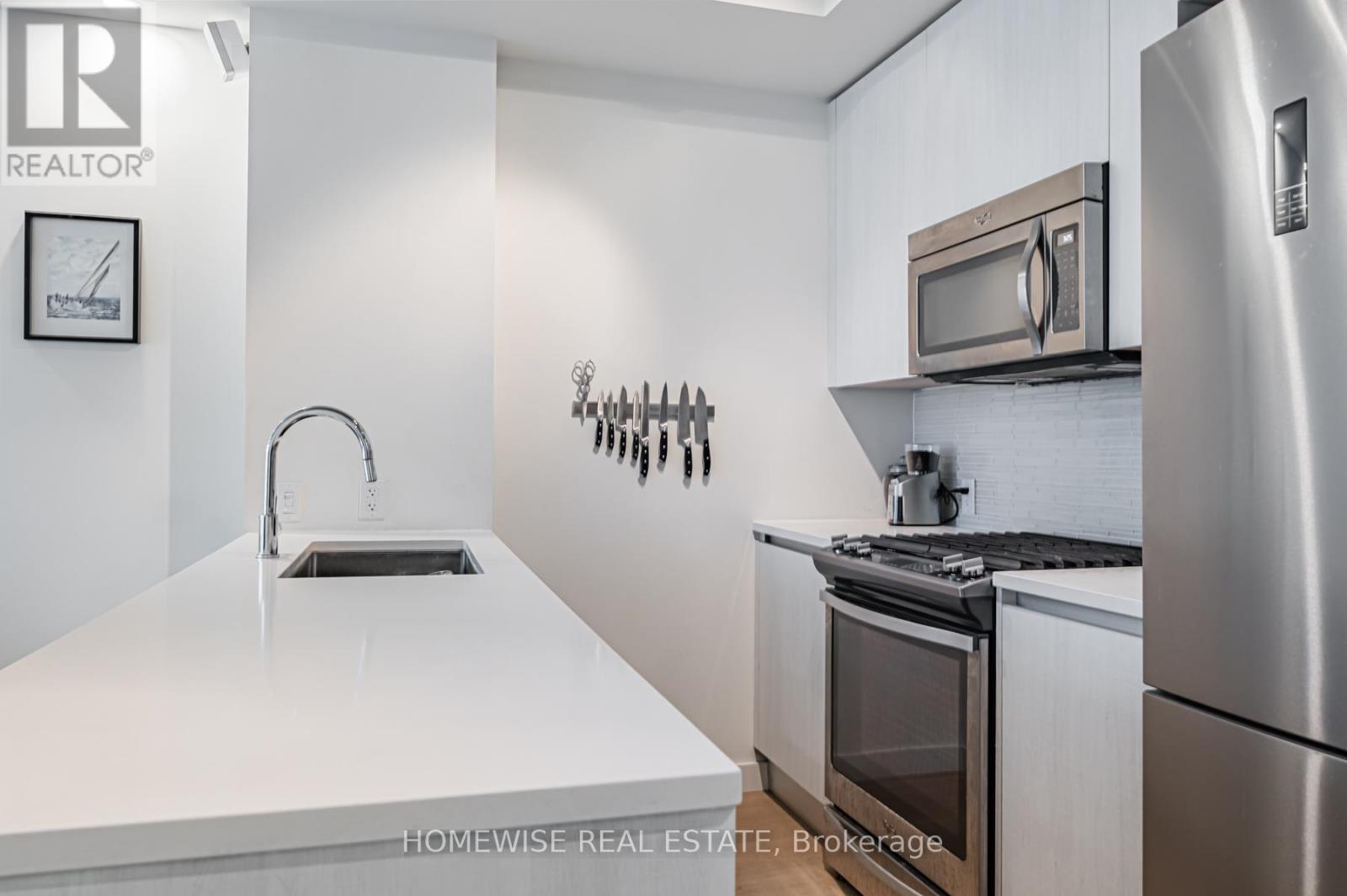 1009 - 111 Bathurst Street, Toronto, Ontario  M5V 2R1 - Photo 3 - C12795230