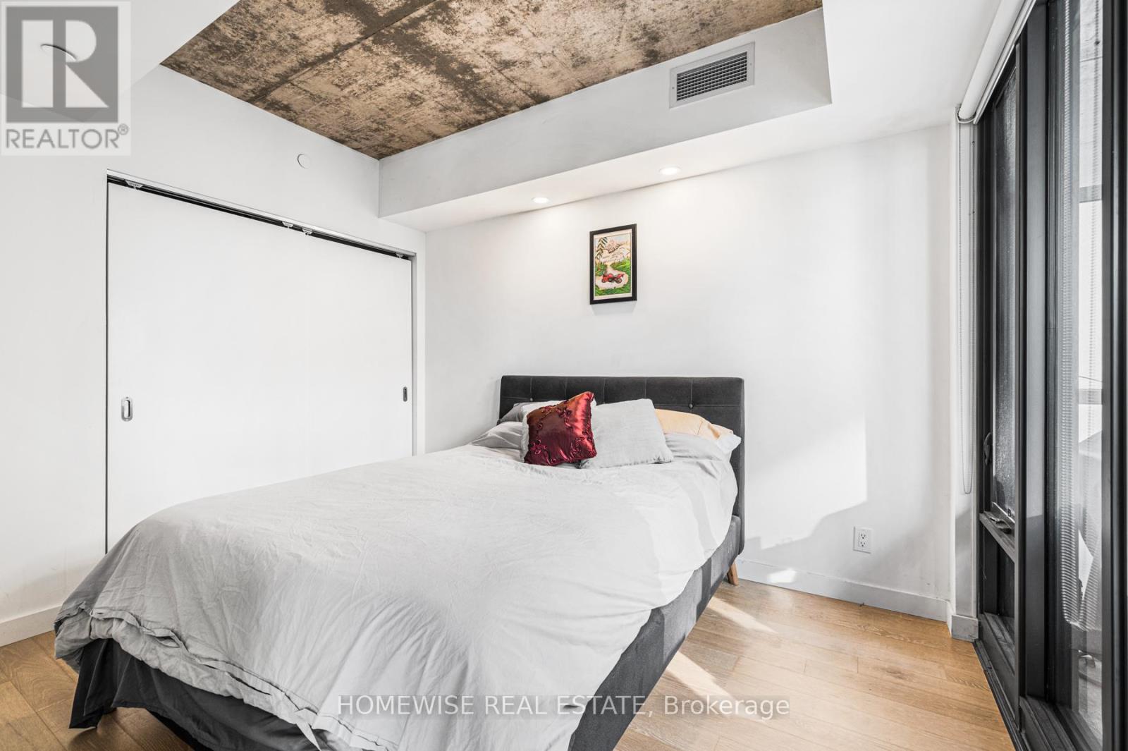 1009 - 111 Bathurst Street, Toronto, Ontario  M5V 2R1 - Photo 9 - C12795230