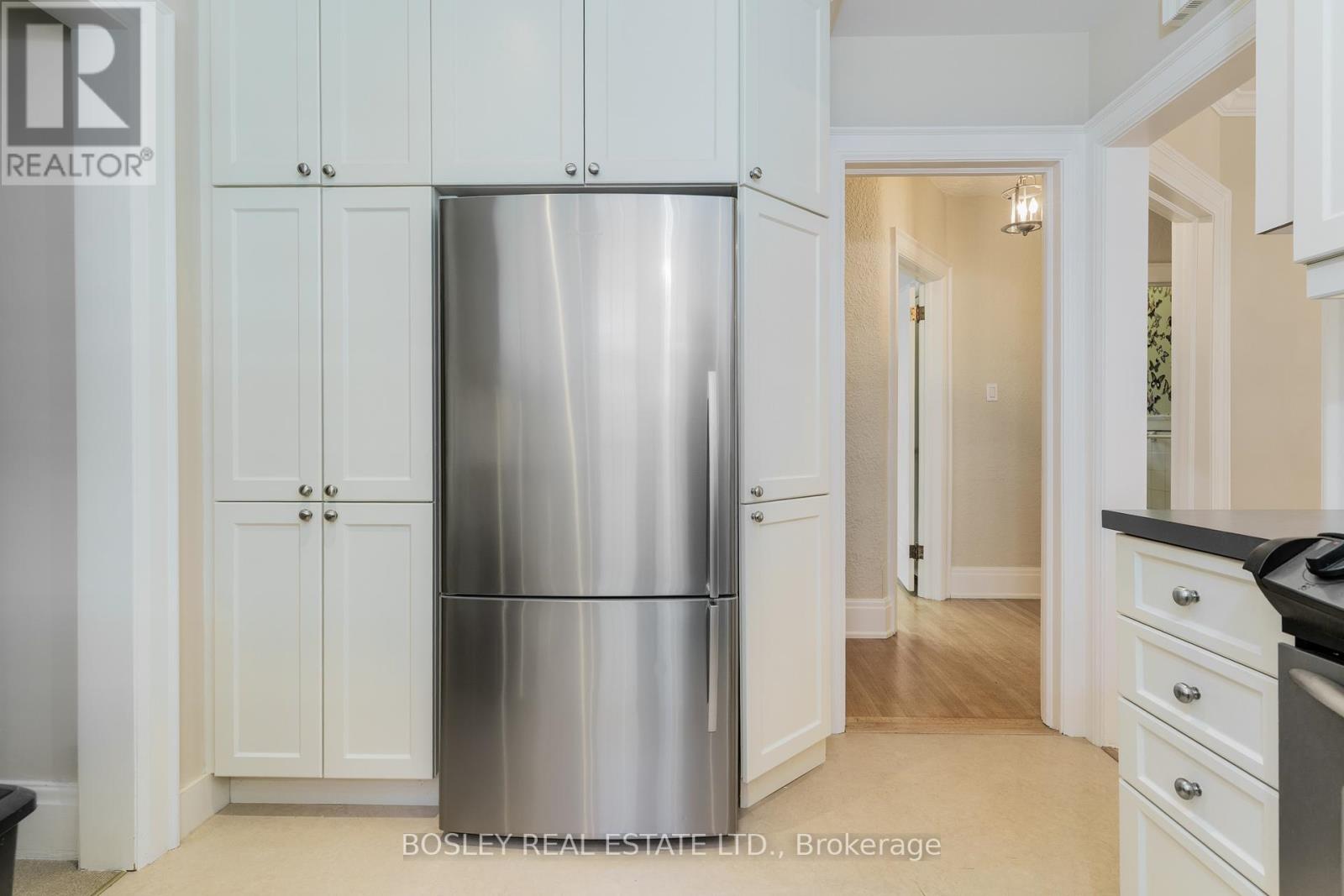 Upper - 20 Coulson Avenue, Toronto, Ontario  M4V 1Y5 - Photo 21 - C12795318