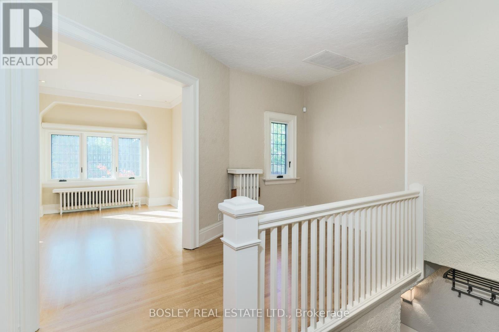 Upper - 20 Coulson Avenue, Toronto, Ontario  M4V 1Y5 - Photo 3 - C12795318