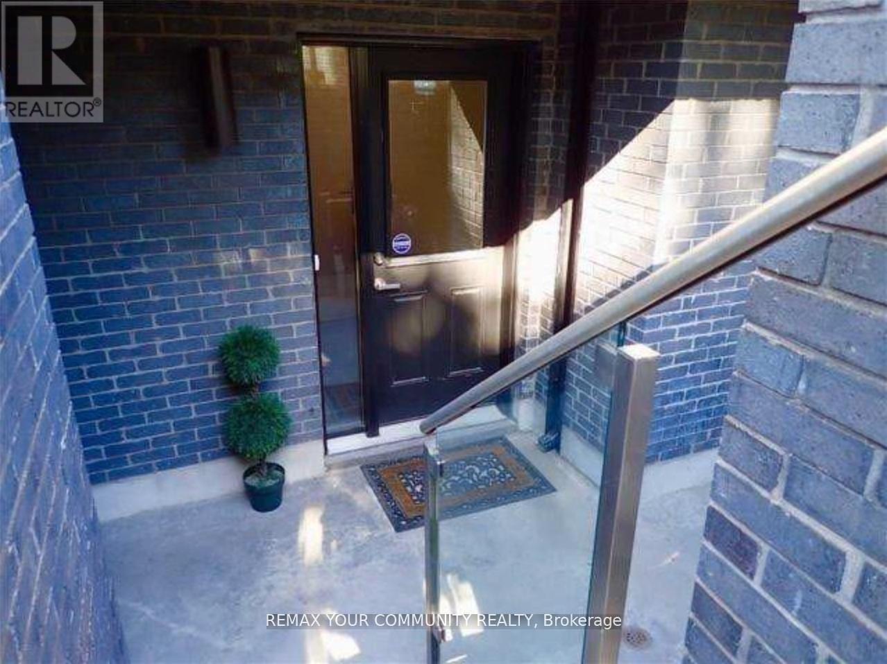 Bsmt - 257 Roxton Road, Toronto, Ontario  M6G 3P9 - Photo 2 - C12795350