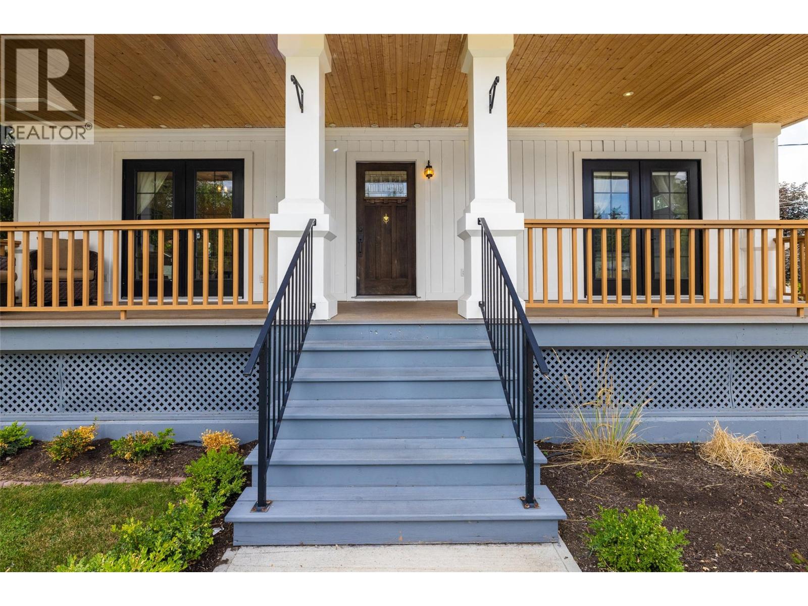 4382 Gordon Drive, Kelowna, British Columbia  V1W 1S8 - Photo 2 - 10376162