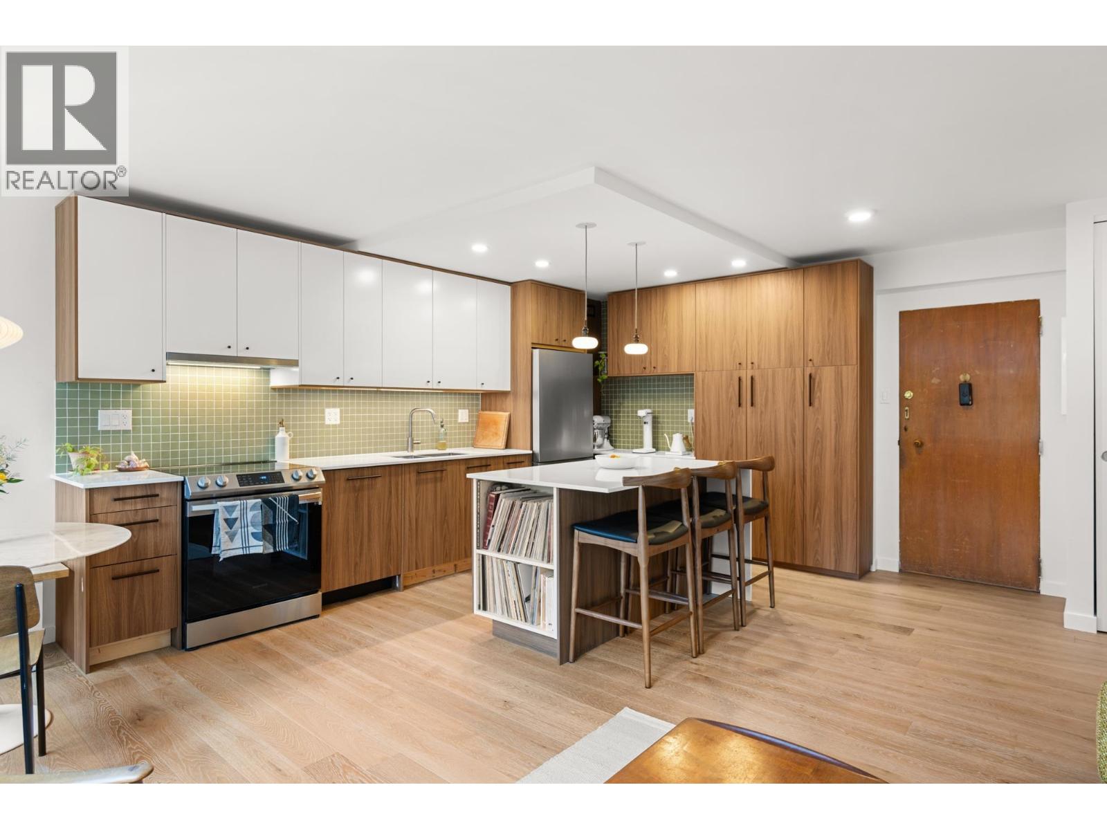 320 1445 Marpole Avenue, Vancouver, British Columbia  V6H 1S5 - Photo 5 - R3090412