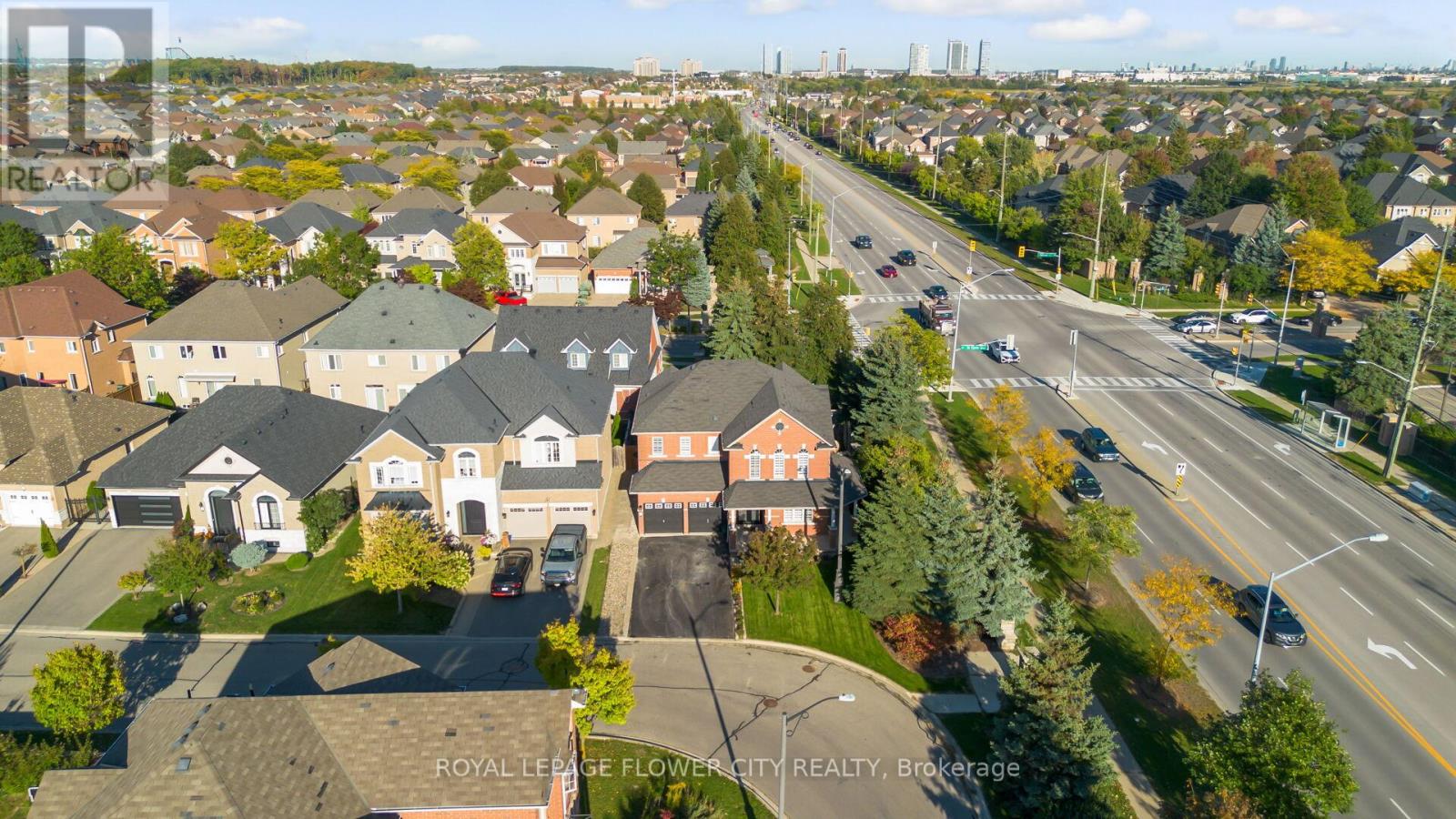 57 St Nicholas Crescent, Vaughan, Ontario  L4H 3E5 - Photo 2 - N12435674