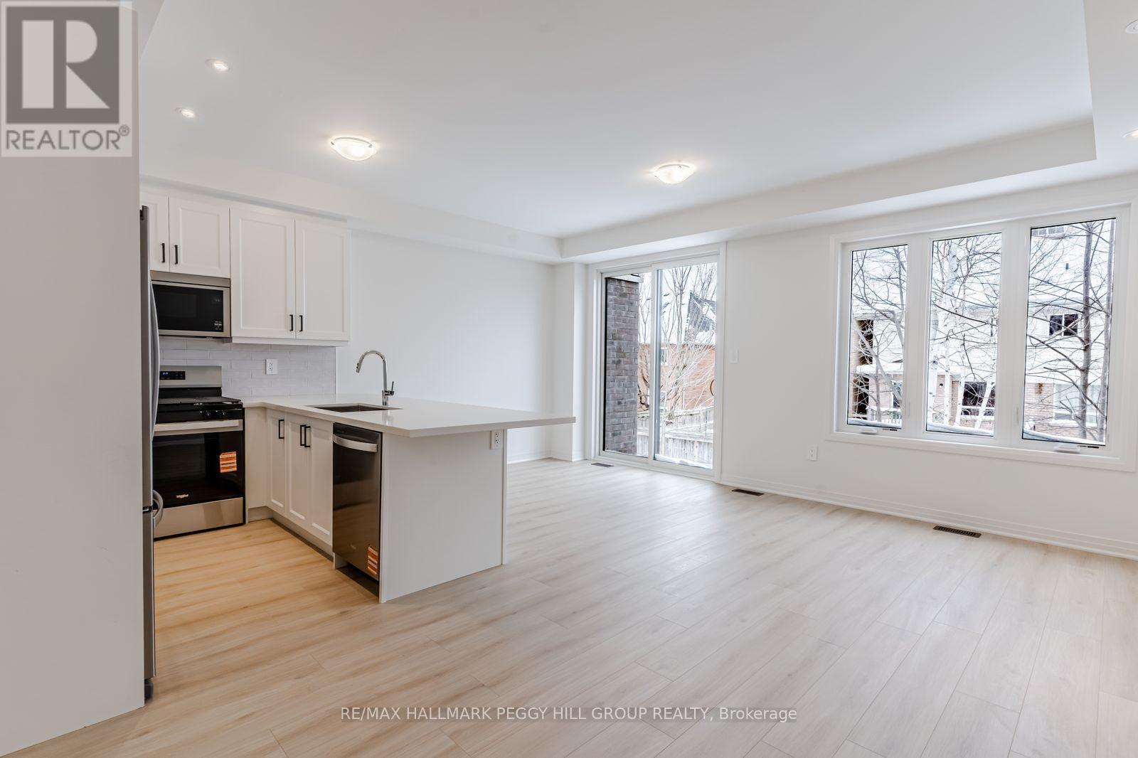 199 Durham Avenue, Barrie, Ontario  L9J 0Z5 - Photo 4 - S12793326