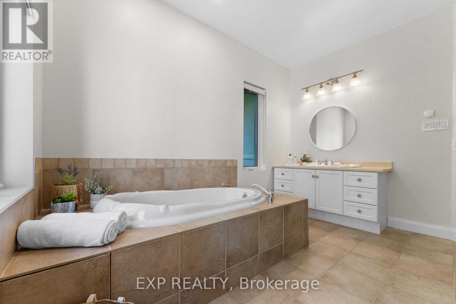 5759 Queenscourt Crescent, Ottawa, Ontario  K4M 1K3 - Photo 47 - X12795306