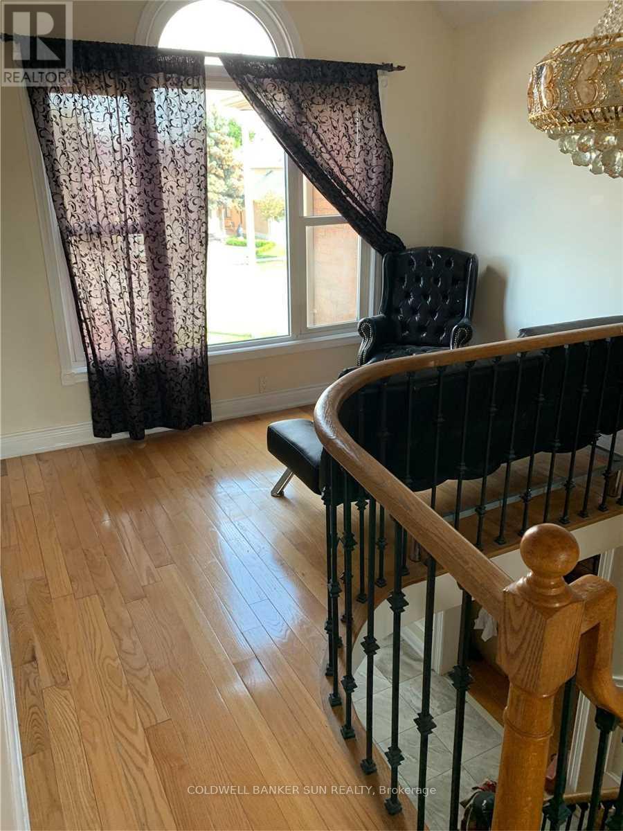 1622 Bristol Road W, Mississauga, Ontario  L5M 4B5 - Photo 8 - W12795232