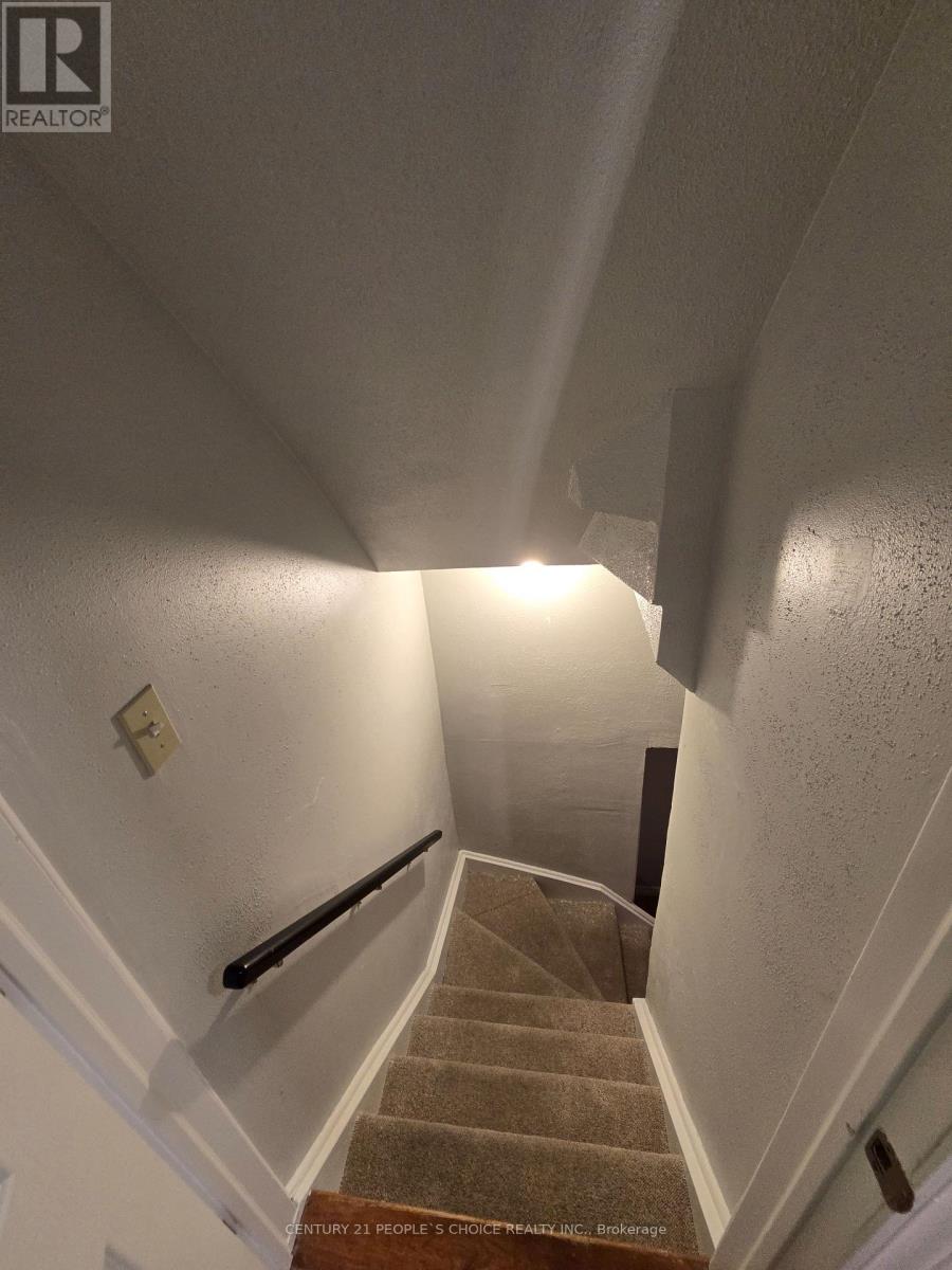 6063 Farmstead Lane, Mississauga, Ontario  L5N 2Y9 - Photo 11 - W12795252