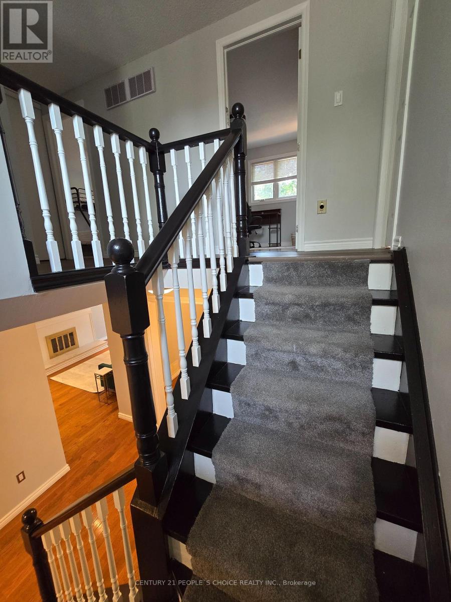 6063 Farmstead Lane, Mississauga, Ontario  L5N 2Y9 - Photo 12 - W12795252