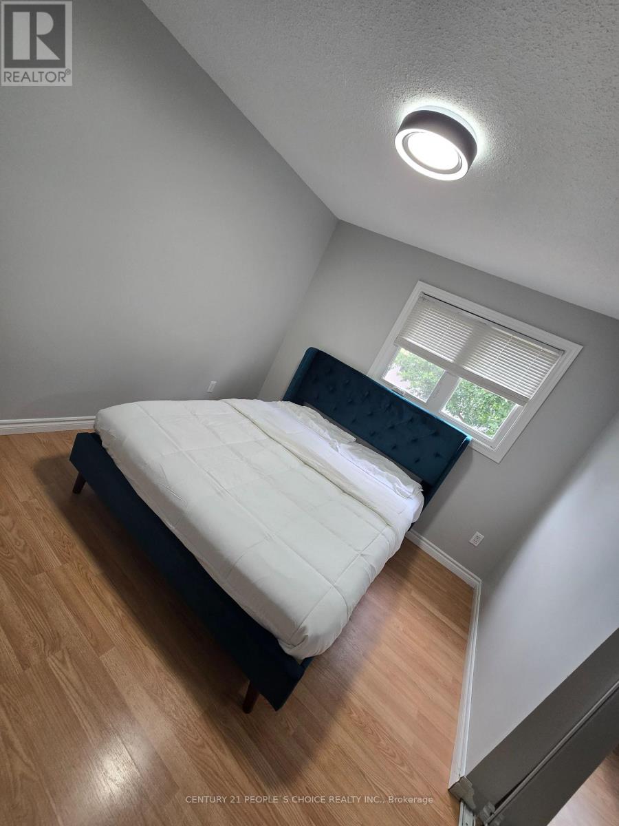 6063 Farmstead Lane, Mississauga, Ontario  L5N 2Y9 - Photo 14 - W12795252