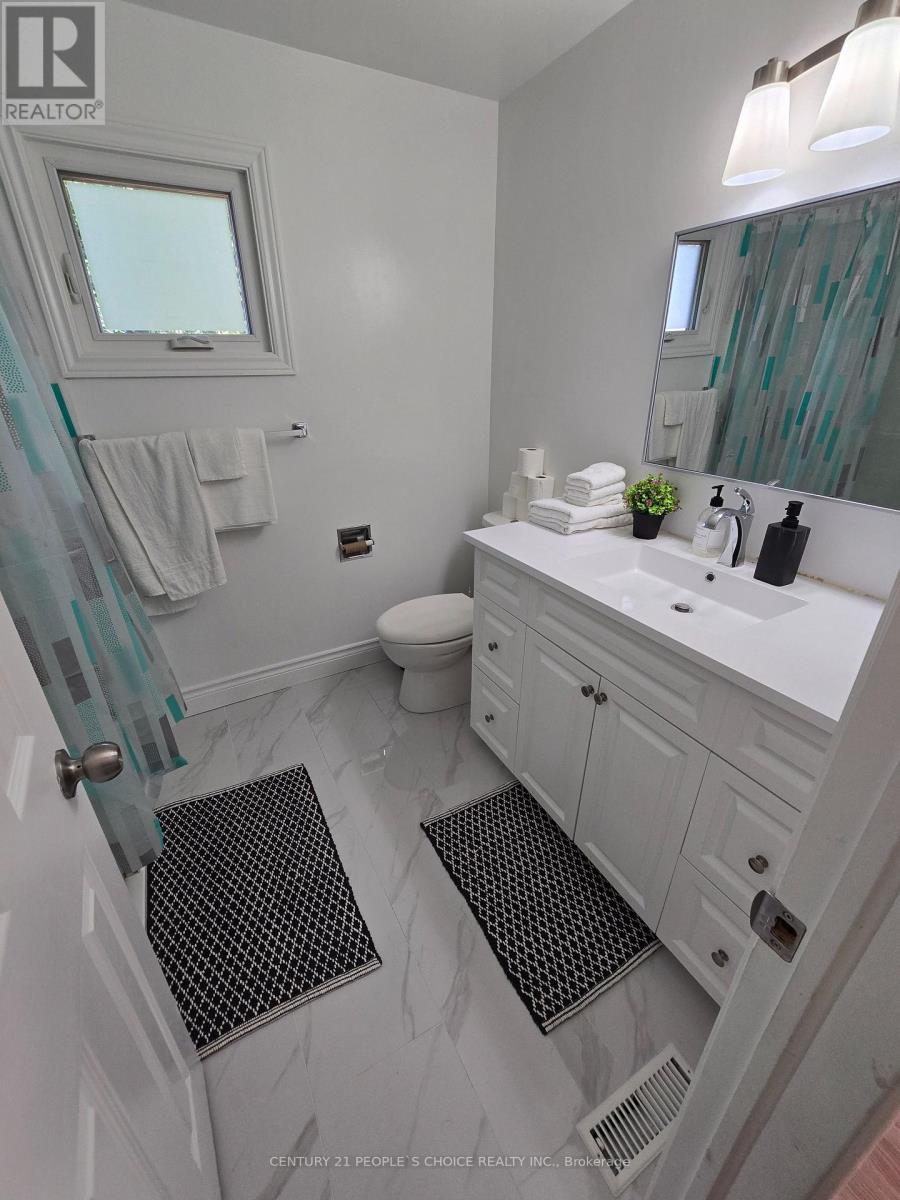 6063 Farmstead Lane, Mississauga, Ontario  L5N 2Y9 - Photo 18 - W12795252