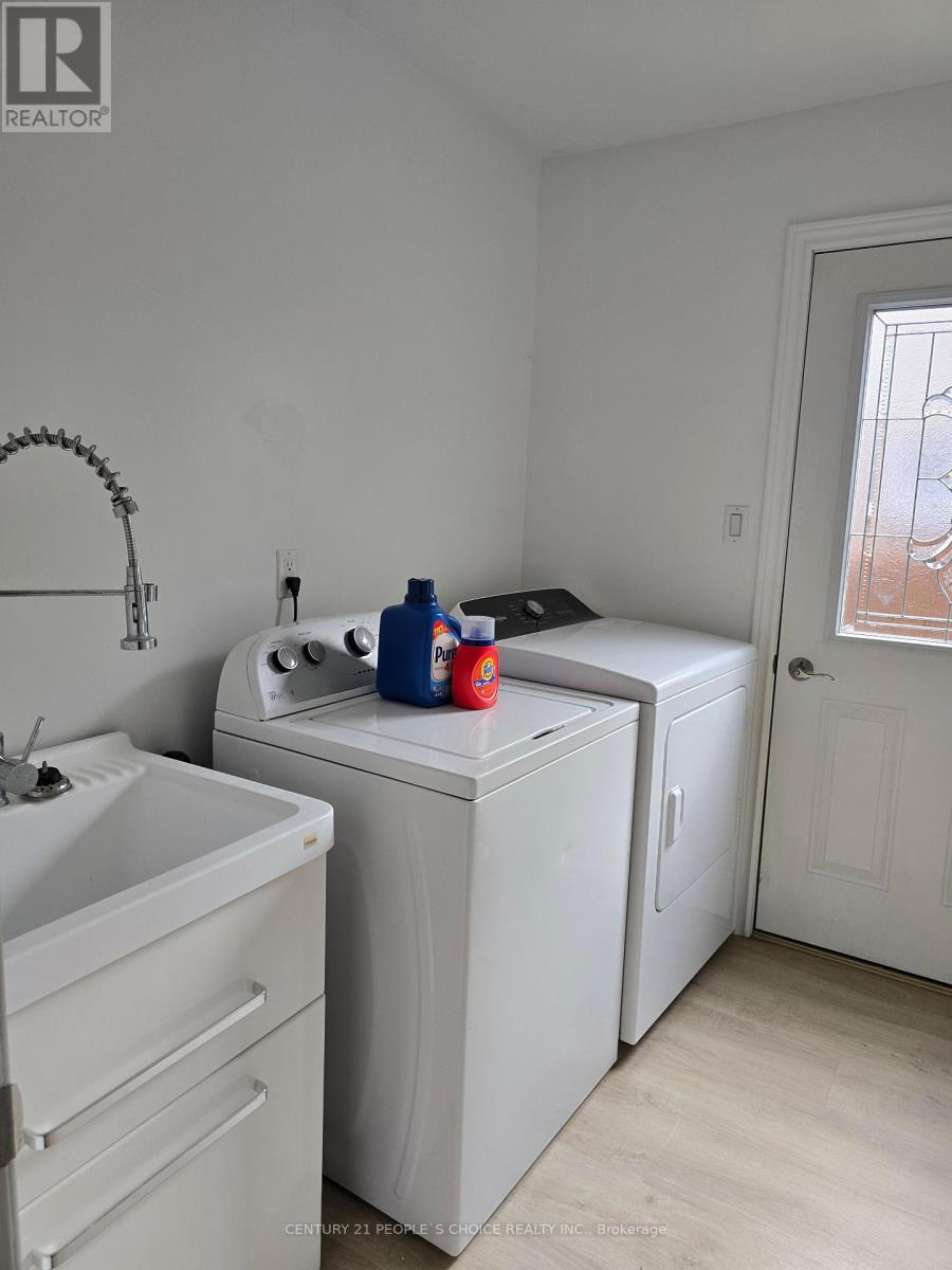 6063 Farmstead Lane, Mississauga, Ontario  L5N 2Y9 - Photo 19 - W12795252