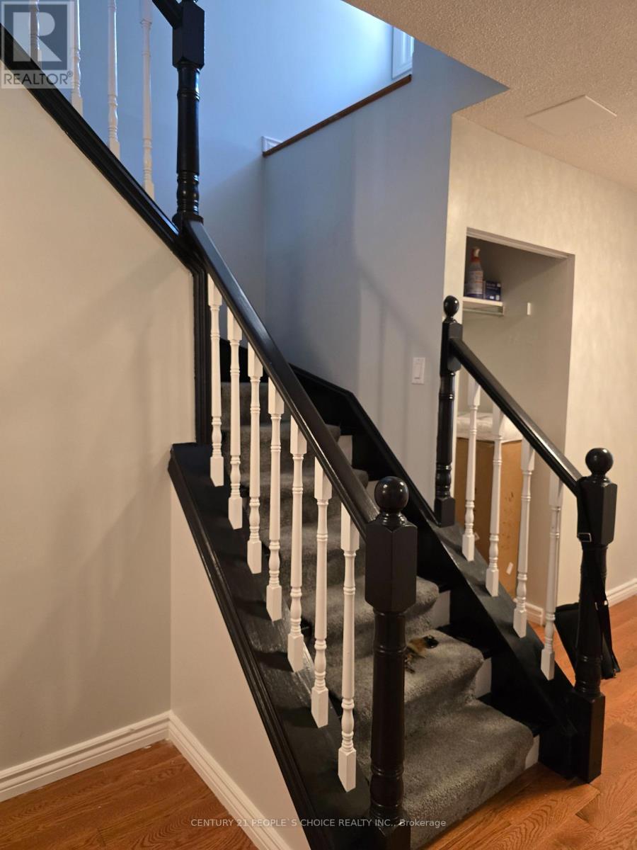 6063 Farmstead Lane, Mississauga, Ontario  L5N 2Y9 - Photo 8 - W12795252