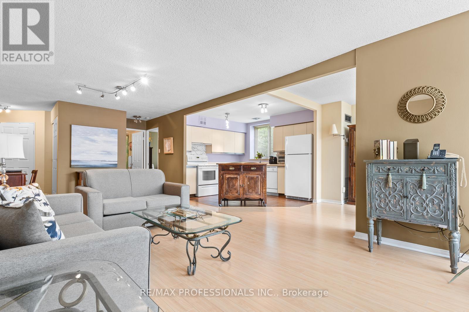 114 - 1485 Lakeshore Road E, Mississauga, Ontario  L5E 3G2 - Photo 3 - W12795256