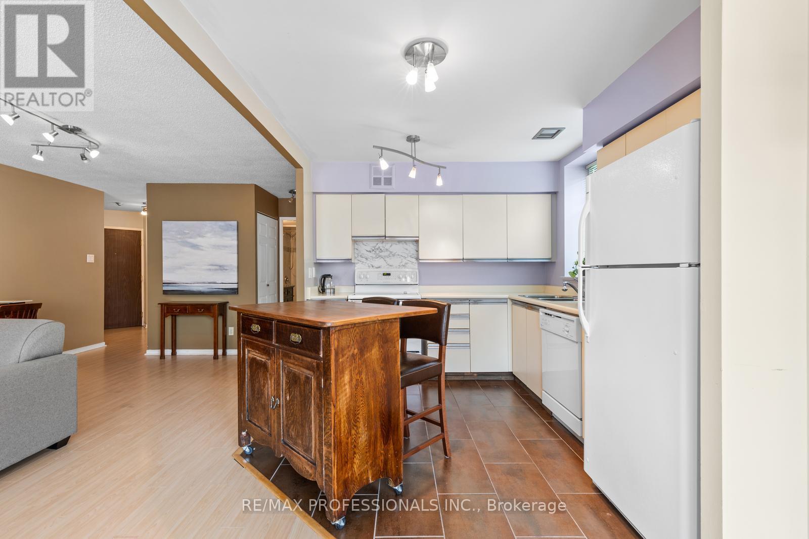 114 - 1485 Lakeshore Road E, Mississauga, Ontario  L5E 3G2 - Photo 5 - W12795256