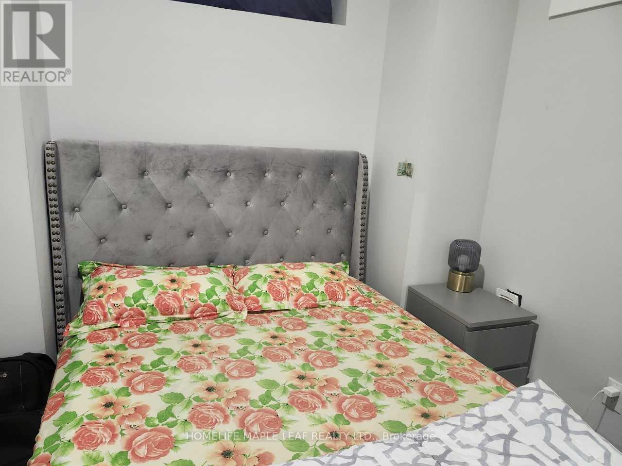 77 Brushwood Drive, Brampton (Bram West), Ontario  L6Y 6H3 - Photo 4 - W12795258