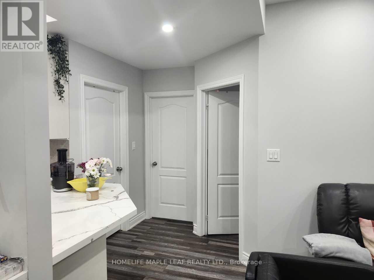 77 Brushwood Drive, Brampton (Bram West), Ontario  L6Y 6H3 - Photo 8 - W12795258