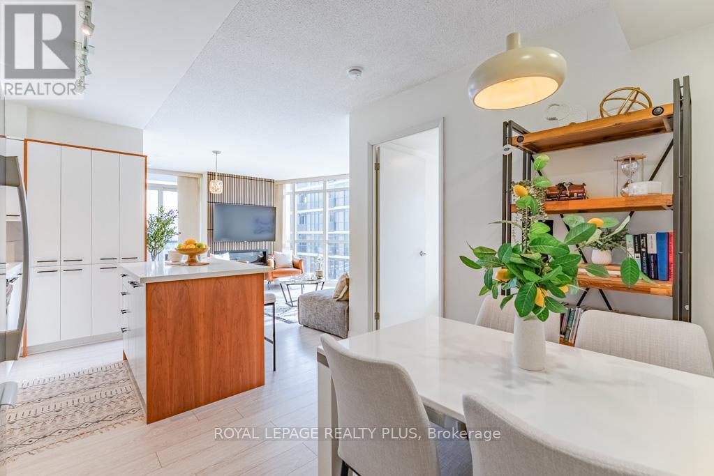 2504 - 5 Valhalla Inn Road, Toronto, Ontario  M9B 1S9 - Photo 7 - W12795280