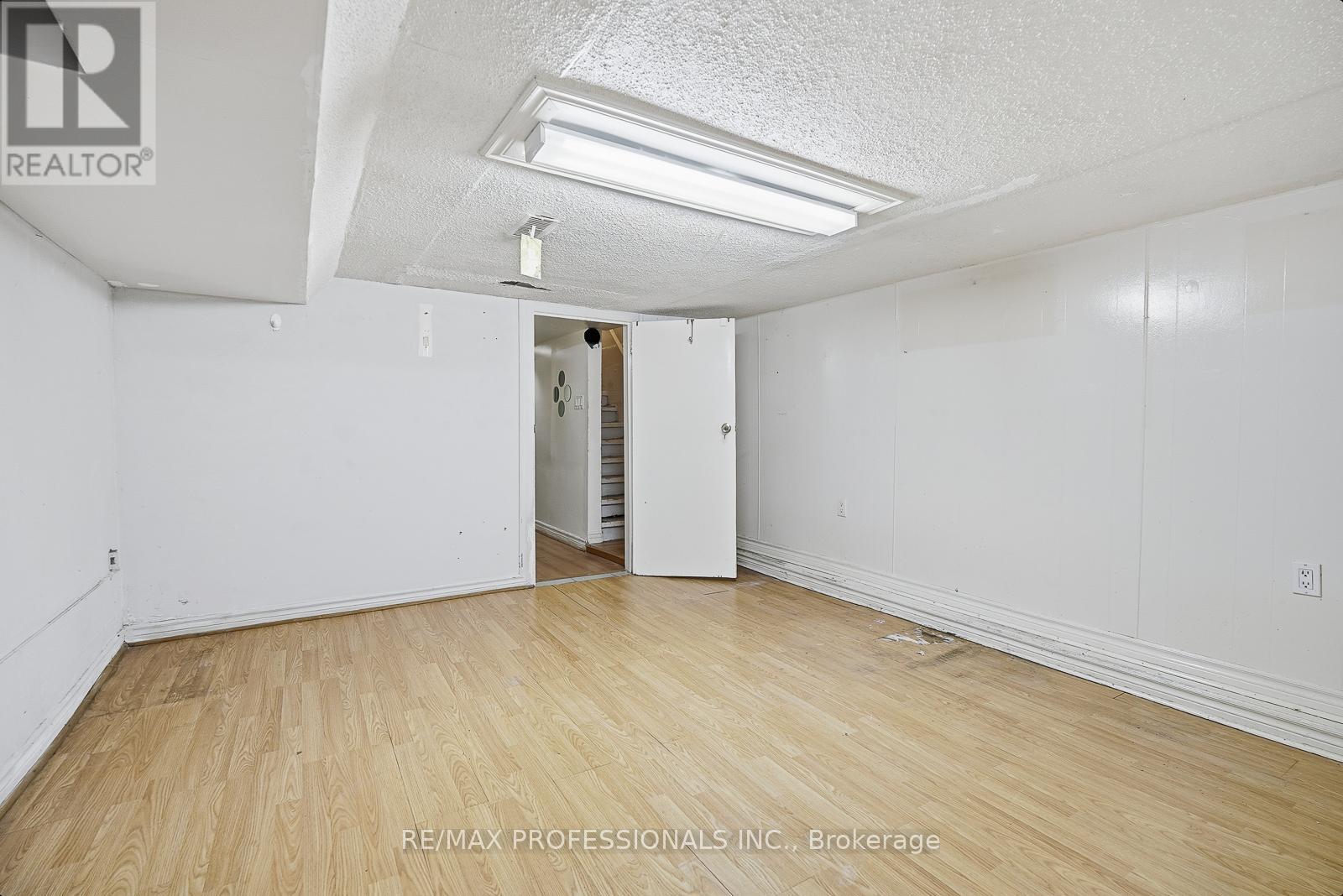 127 Kane Avenue, Toronto, Ontario  M6M 3N1 - Photo 12 - W12795286
