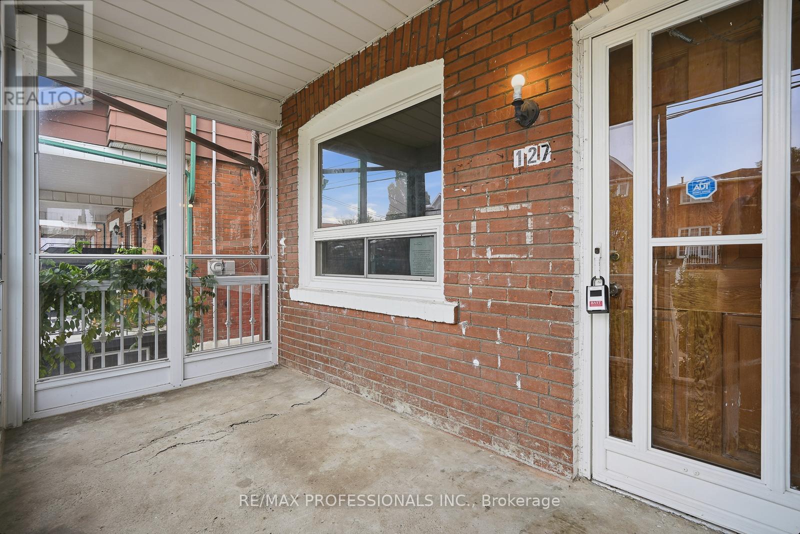 127 Kane Avenue, Toronto, Ontario  M6M 3N1 - Photo 3 - W12795286