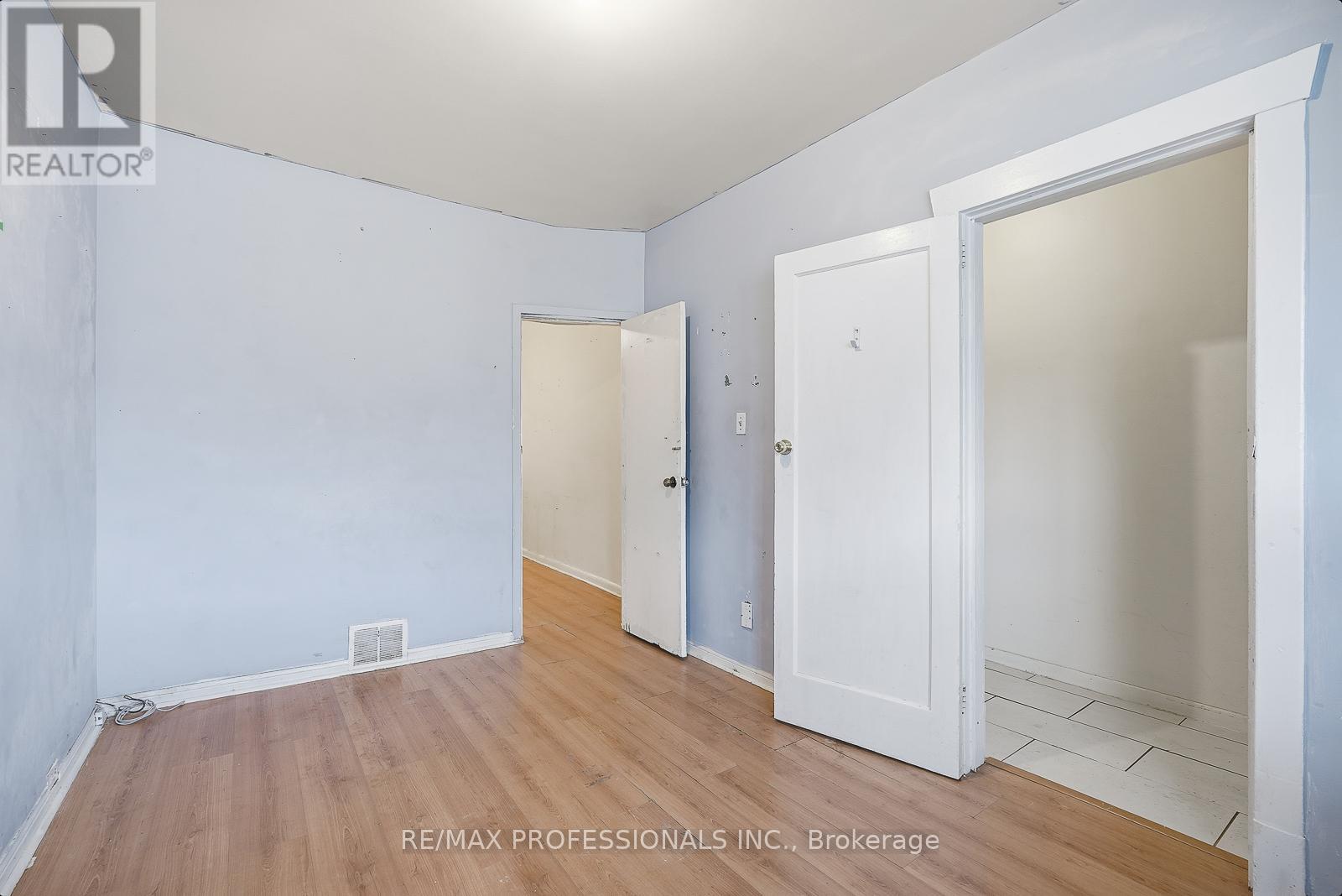 127 Kane Avenue, Toronto, Ontario  M6M 3N1 - Photo 4 - W12795286