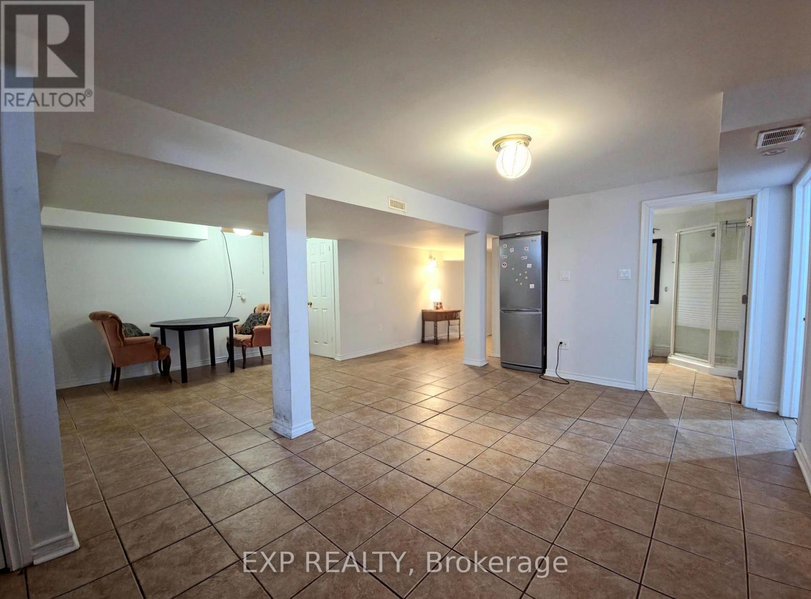 Lower - 5815 Riverdale Crescent, Mississauga, Ontario  L5M 4R8 - Photo 5 - W12795316