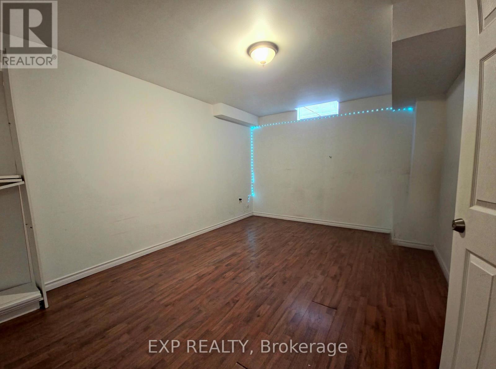 Lower - 5815 Riverdale Crescent, Mississauga, Ontario  L5M 4R8 - Photo 7 - W12795316