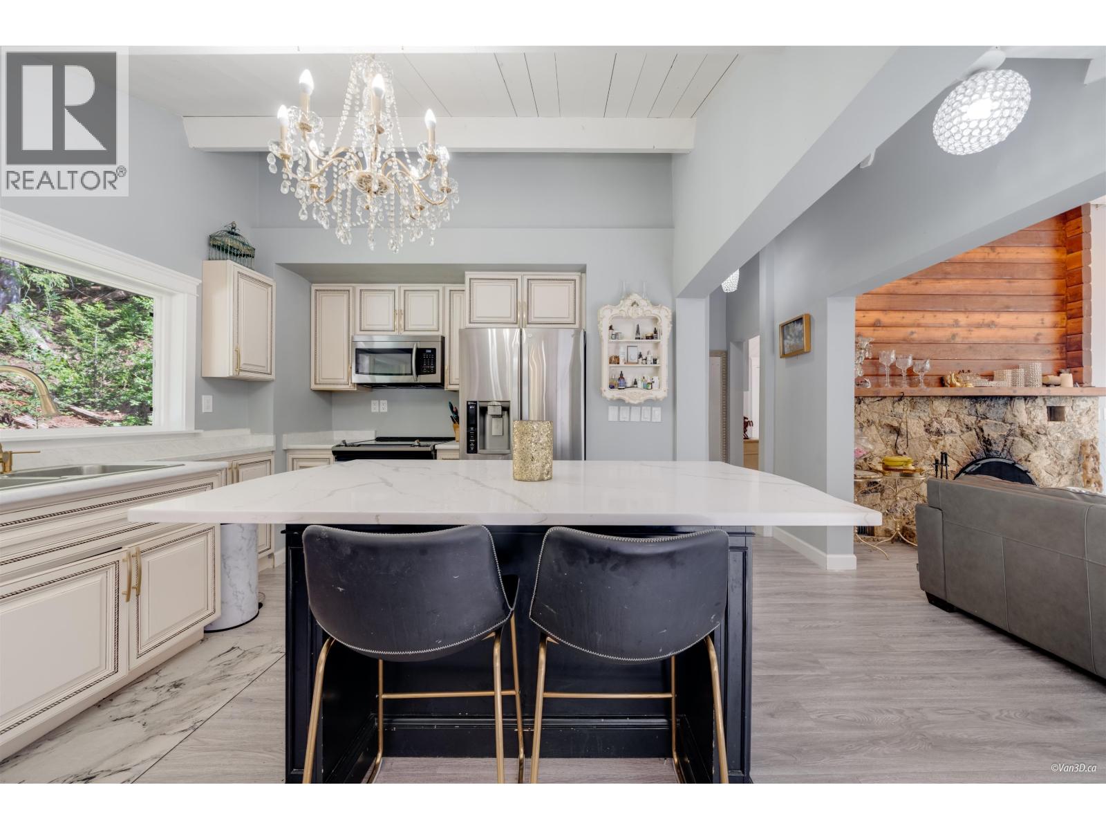 3870 Emerald Drive, North Vancouver, British Columbia  V7R 3B8 - Photo 10 - R3079388