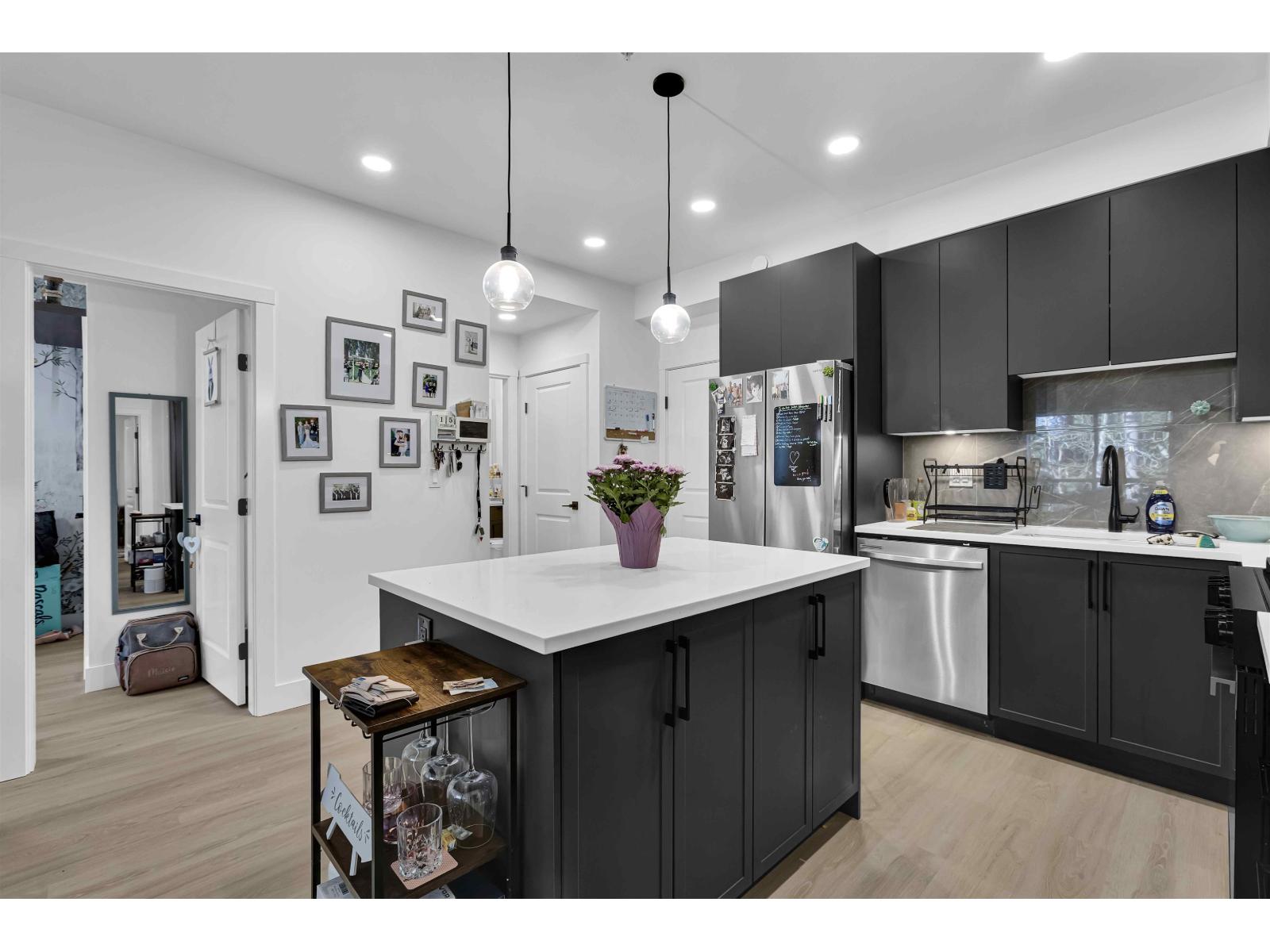 304 3480 146a Street, Surrey, British Columbia  V4P 0H6 - Photo 5 - R3090211