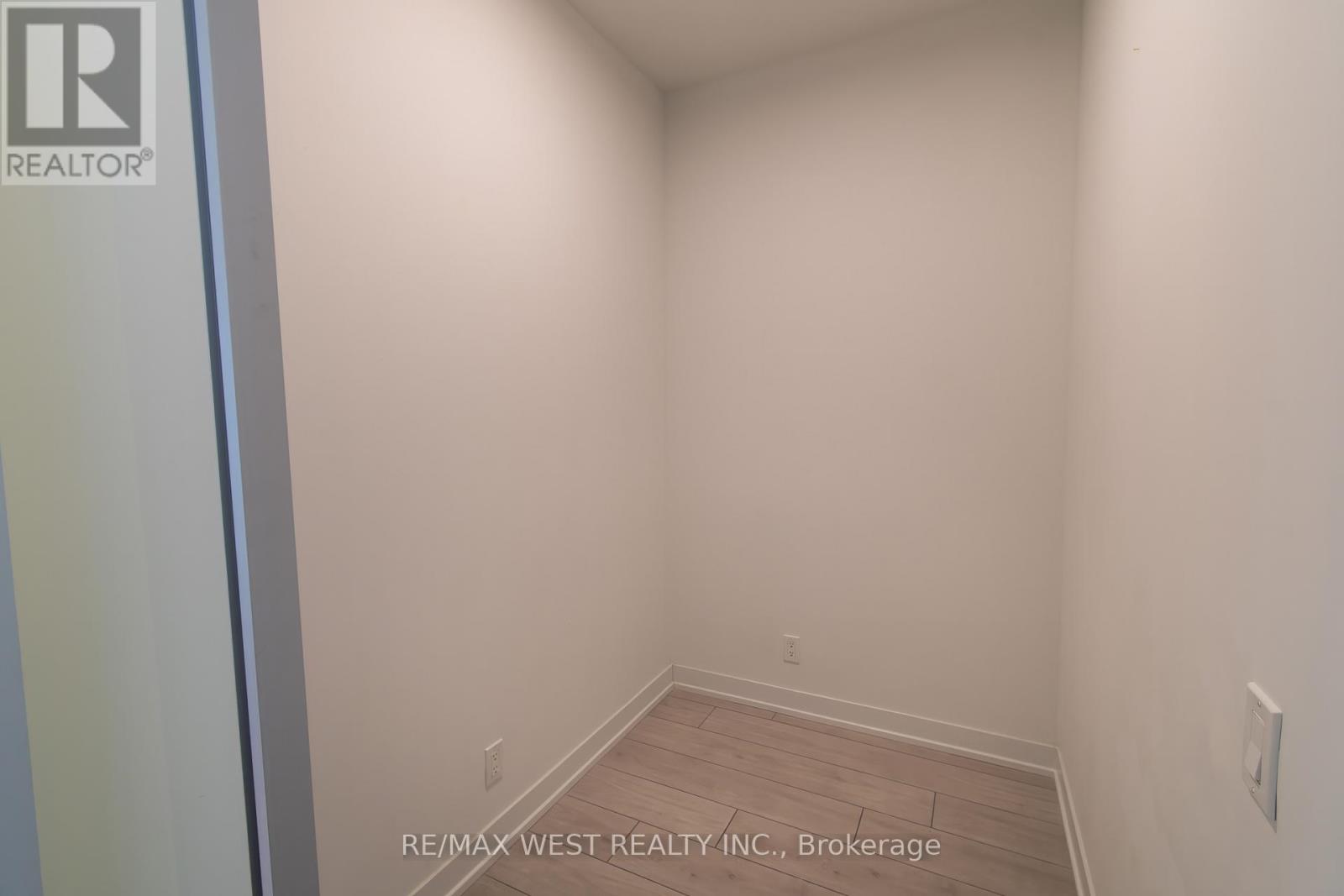 1210 - 39 Mary Street, Barrie, Ontario  L4N 1S9 - Photo 13 - S12599406