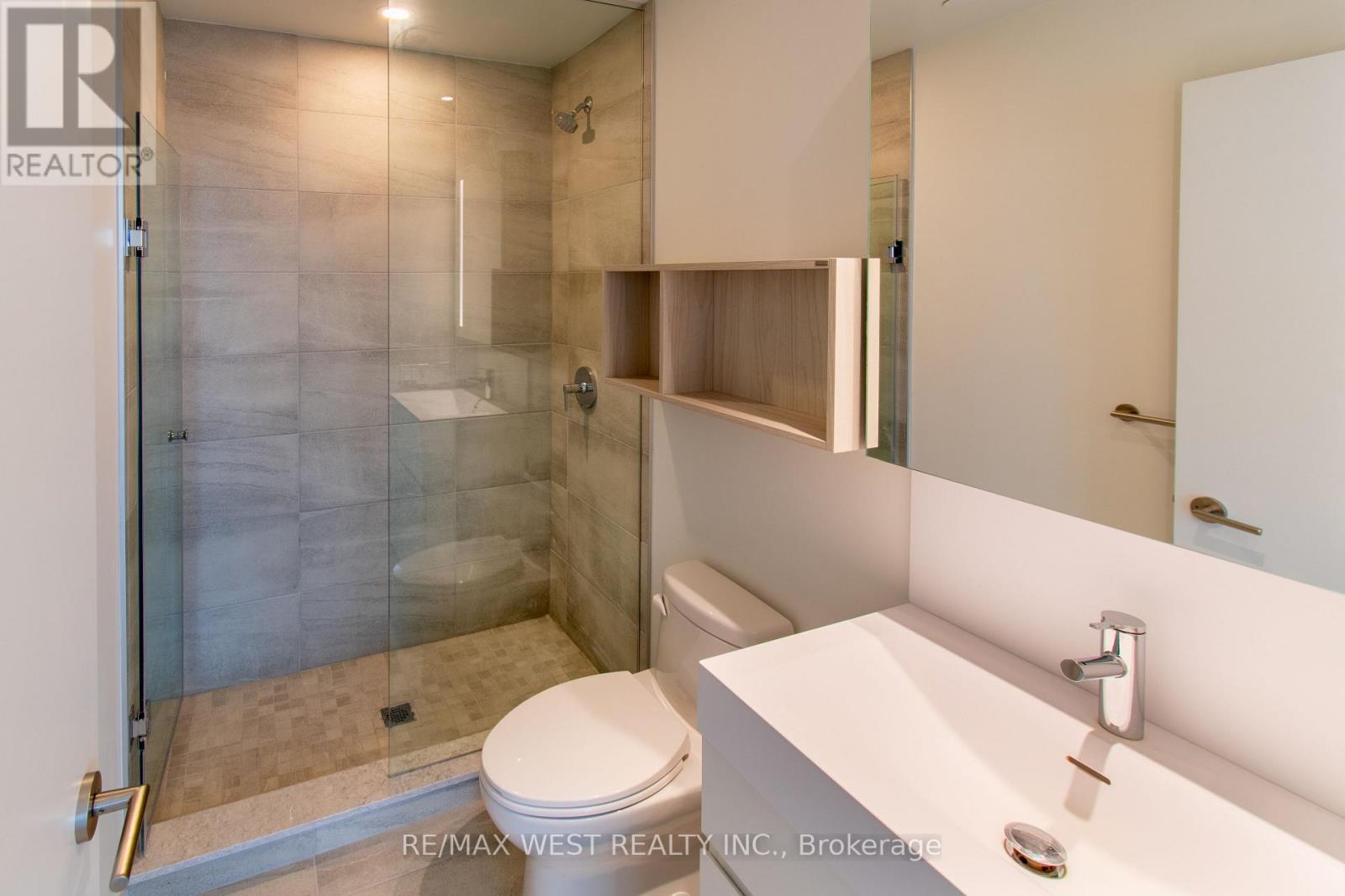 1210 - 39 Mary Street, Barrie, Ontario  L4N 1S9 - Photo 10 - S12599406