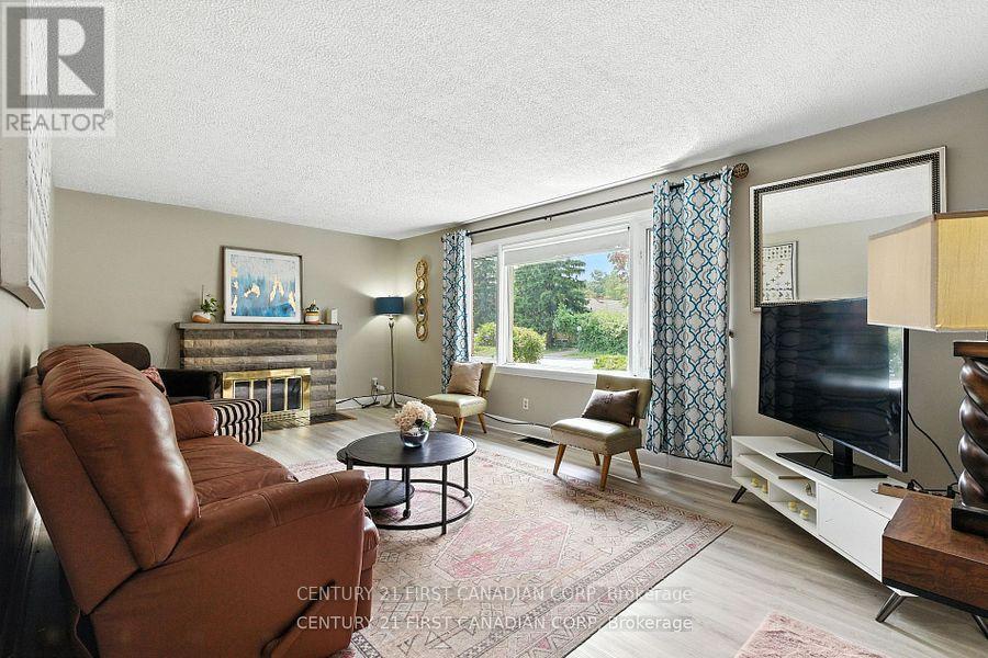 Main - 330 Glenrose Drive, London South, Ontario  N6K 2A8 - Photo 7 - X12760604