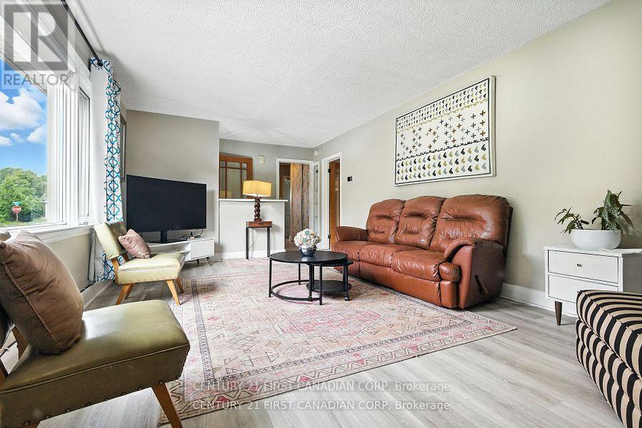 Main - 330 Glenrose Drive, London South, Ontario  N6K 2A8 - Photo 9 - X12760604