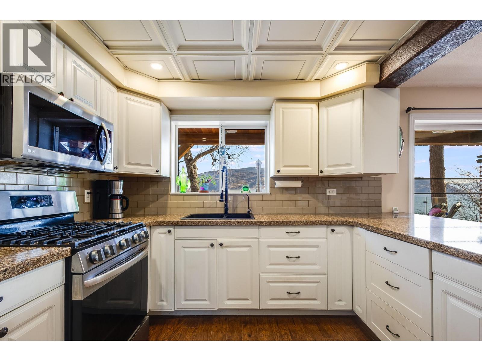 6271 Renfrew Road, Peachland, British Columbia  V0H 1X7 - Photo 9 - 10374700