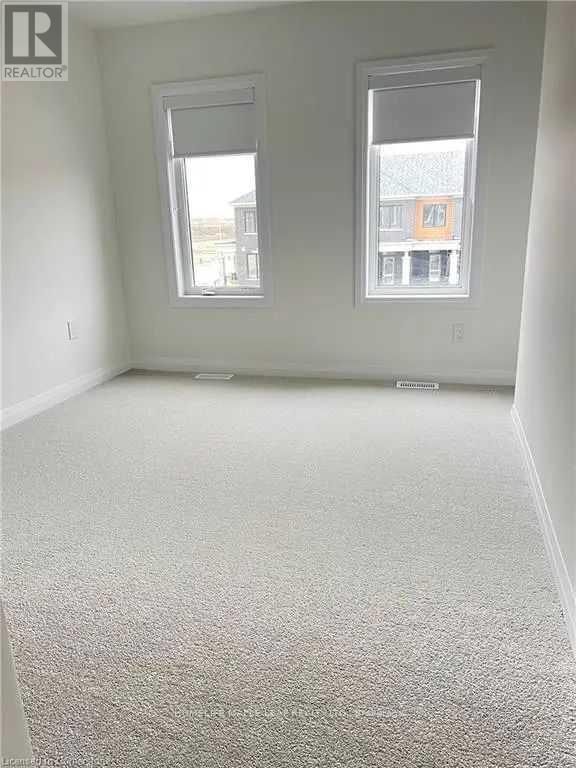 119 Granville Crescent, Haldimand, Ontario  N3W 0J8 - Photo 4 - X12644140