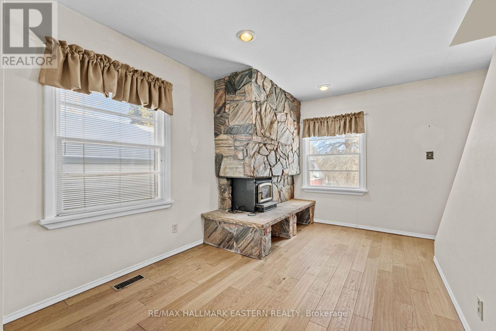 2145 Preston Road, Cavan Monaghan (Cavan-Monaghan), Ontario  K9J 0G5 - Photo 8 - X12795390