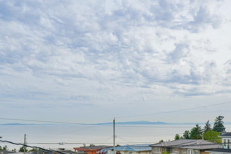 15708 Cliff Avenue, White Rock, British Columbia  V4B 1W2 - Photo 2 - R3090659