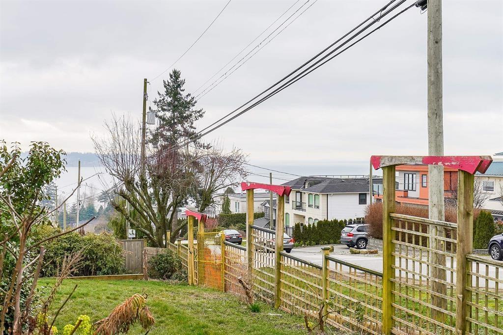 15708 Cliff Avenue, White Rock, British Columbia  V4B 1W2 - Photo 5 - R3090659
