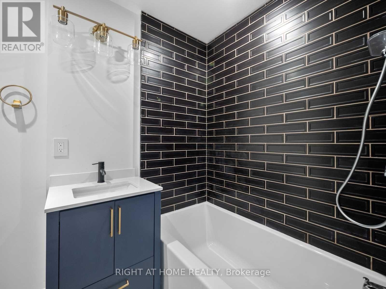 Unit 2 - 94 Concord Avenue, Toronto, Ontario  M6H 2P3 - Photo 10 - C12795382