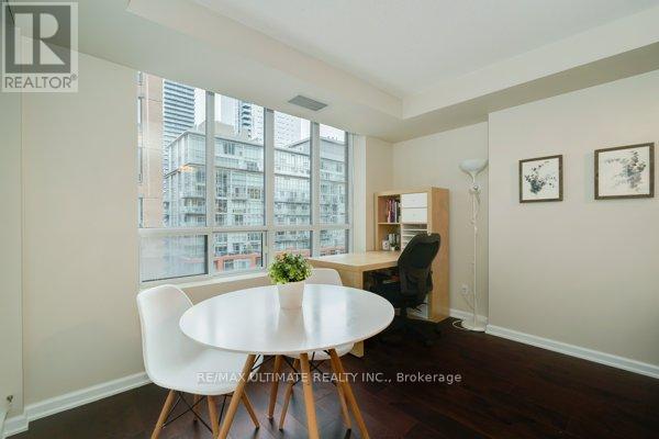 1004 - 140 Simcoe Street, Toronto, Ontario  M5H 4E9 - Photo 10 - C12795424