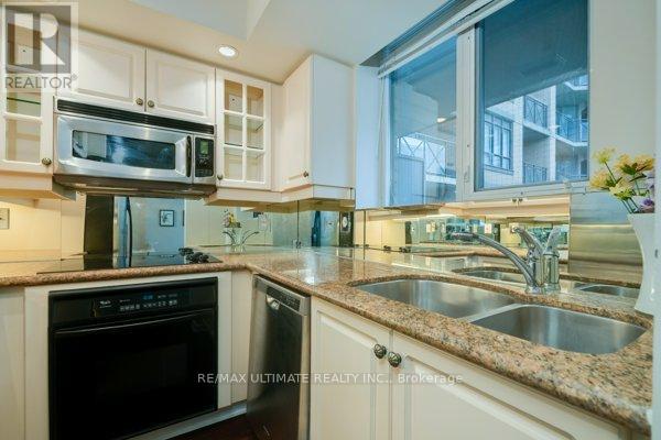 1004 - 140 Simcoe Street, Toronto, Ontario  M5H 4E9 - Photo 11 - C12795424