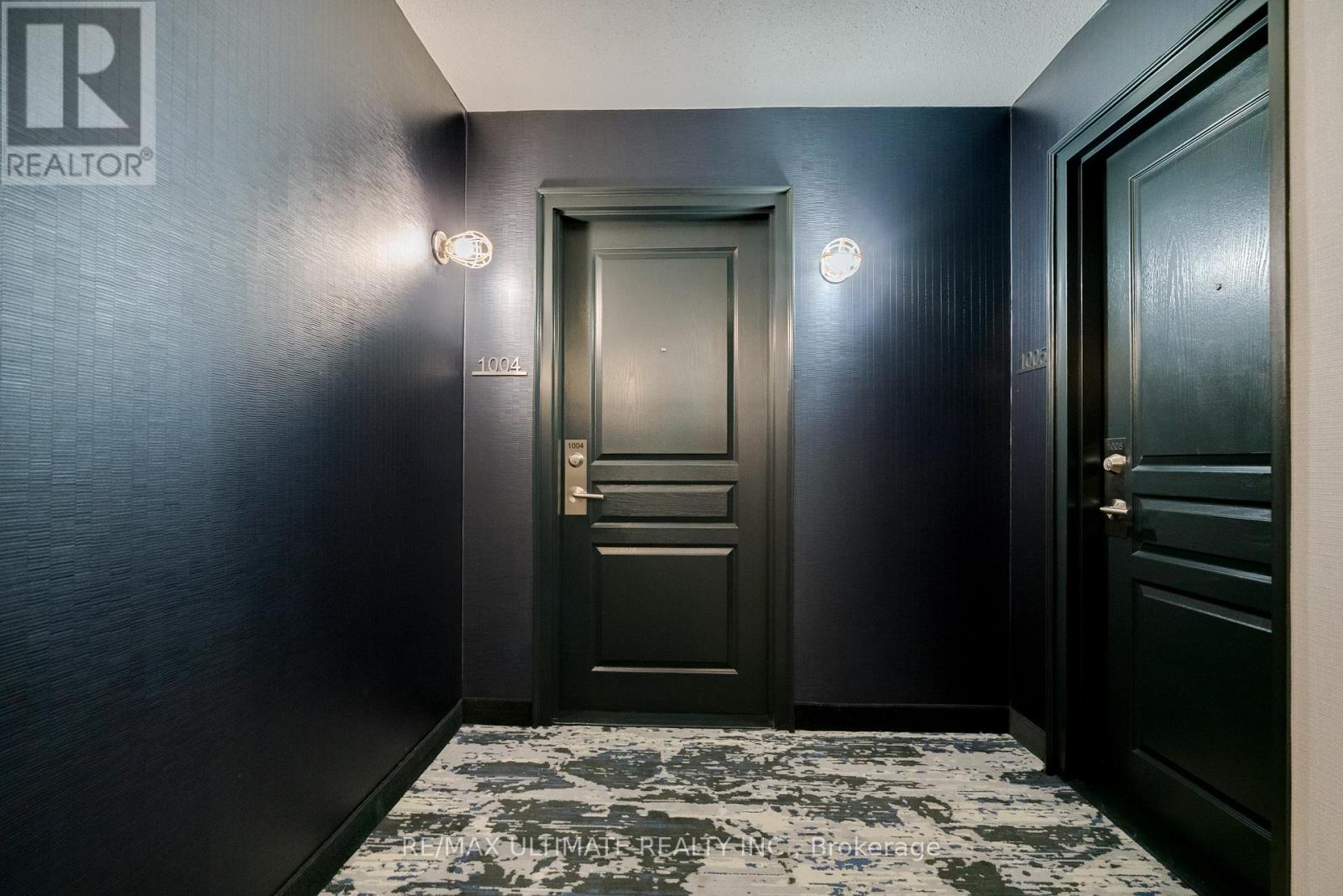 1004 - 140 Simcoe Street, Toronto, Ontario  M5H 4E9 - Photo 2 - C12795424