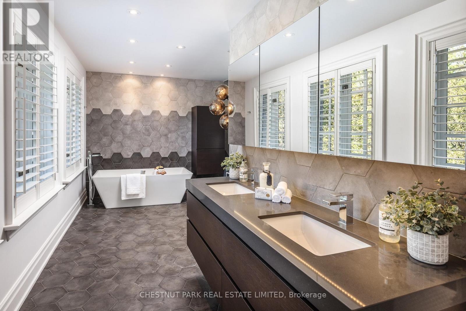 27 Bayview Wood, Toronto, Ontario  M4N 1R8 - Photo 19 - C12795486