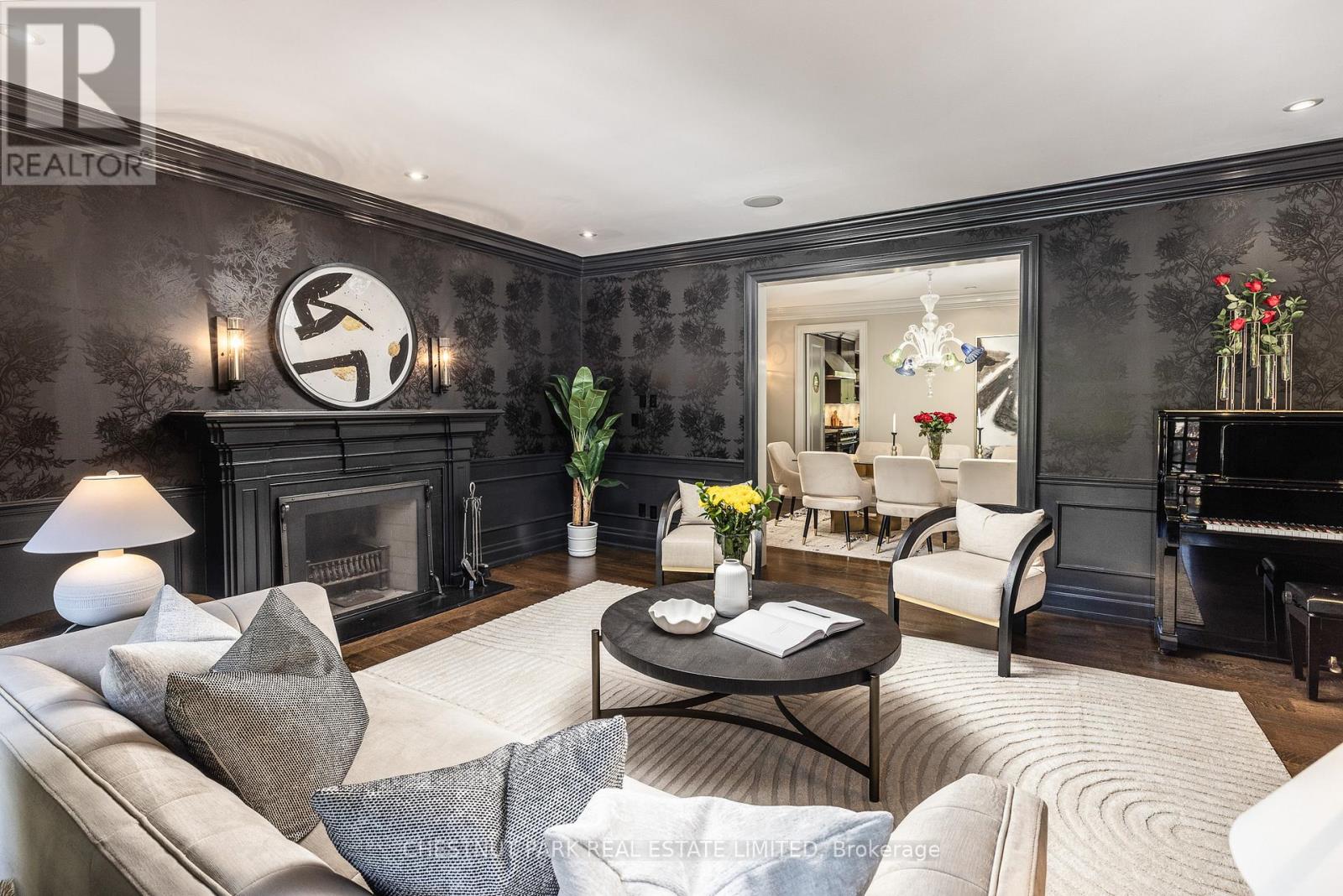 27 Bayview Wood, Toronto, Ontario  M4N 1R8 - Photo 3 - C12795486