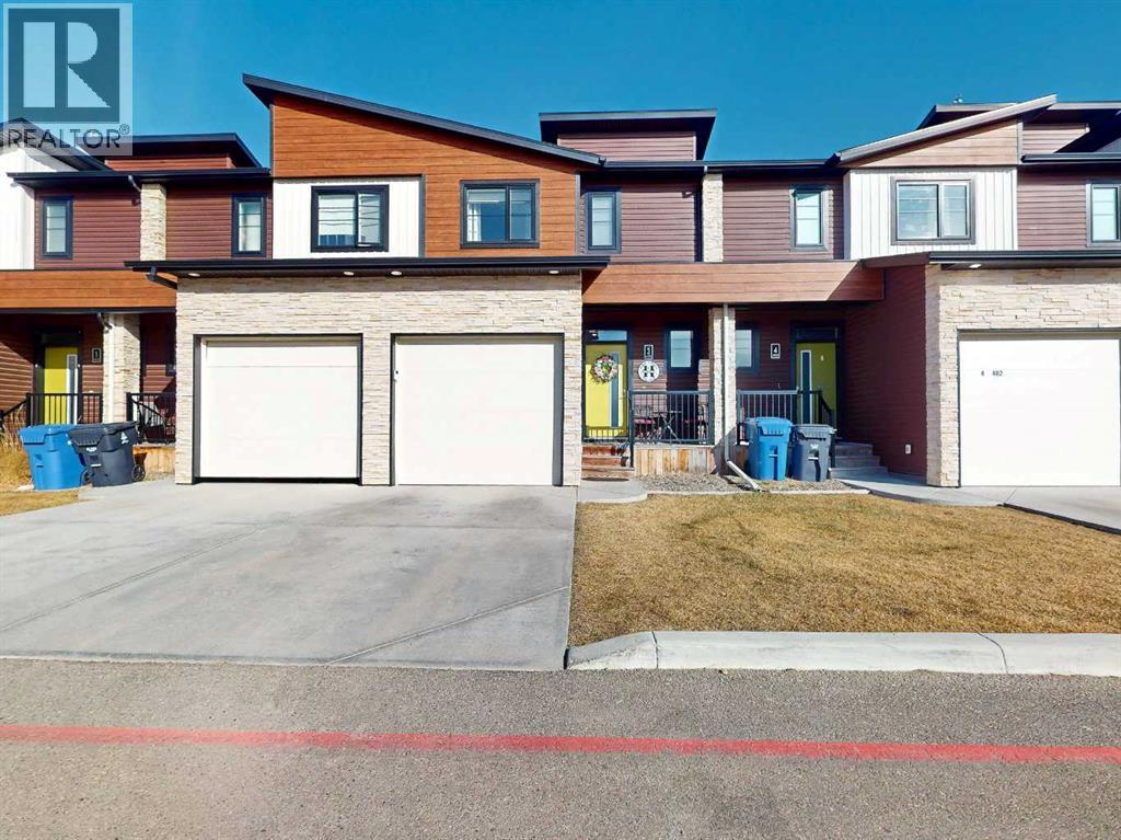 3, 402 Highlands Boulevard W, Lethbridge, Alberta