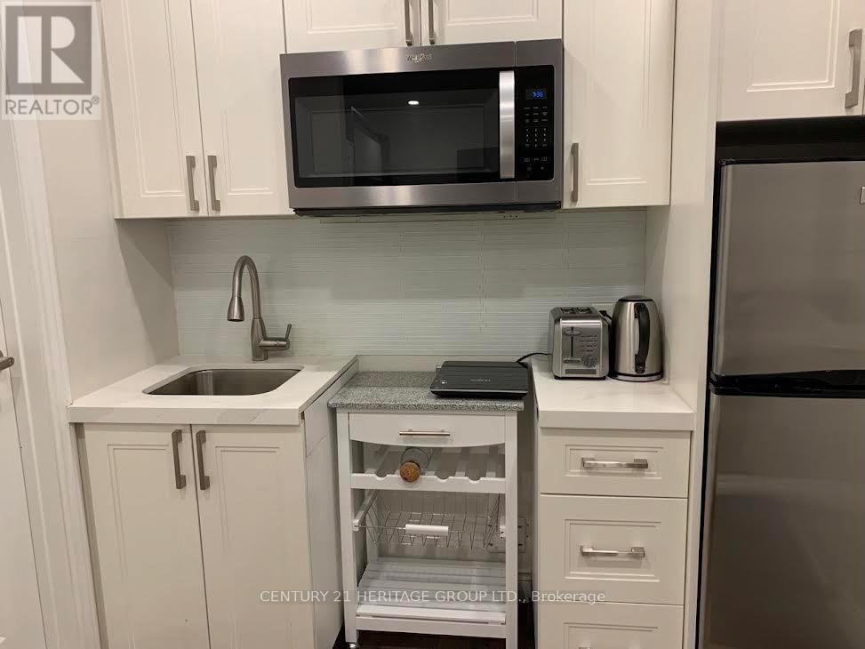 Main Floor - 15 Valleyway Crescent, Vaughan, Ontario  L6A 1K6 - Photo 2 - N12795466